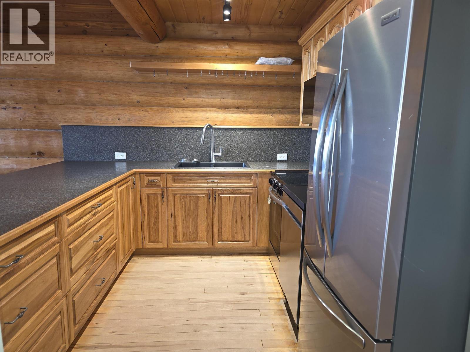 7008 York Drive, Vanderhoof, BC - Indoor Photo Showing Kitchen
