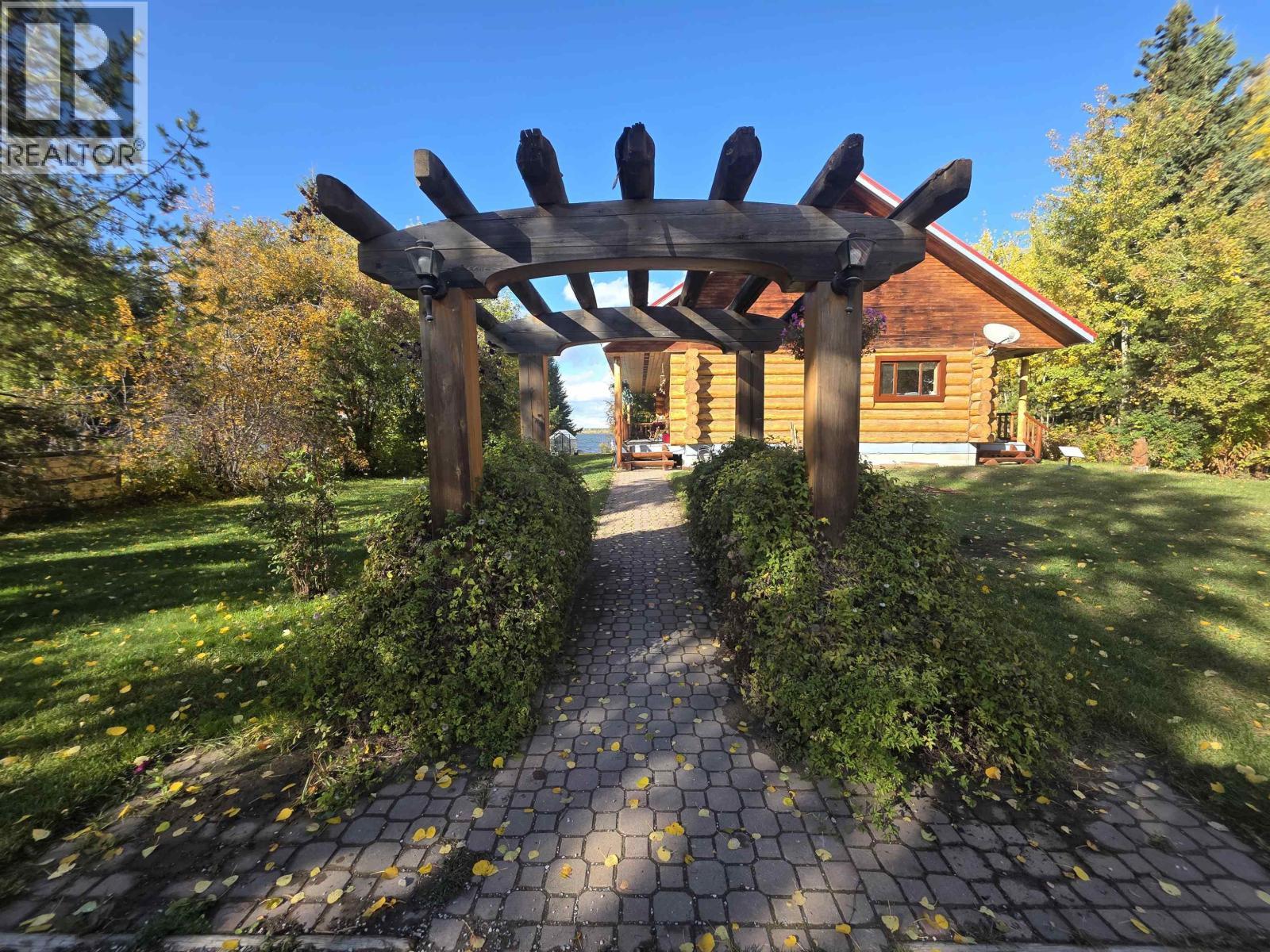 7008 York Drive, Vanderhoof, BC - Outdoor