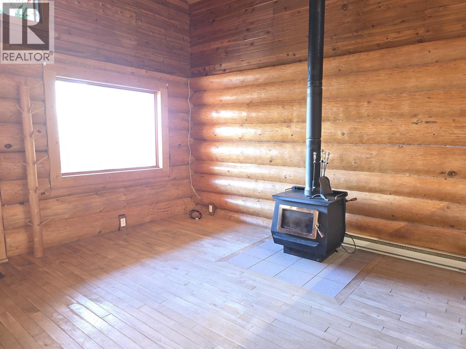 7008 York Drive, Vanderhoof, BC - Indoor Photo Showing Other Room