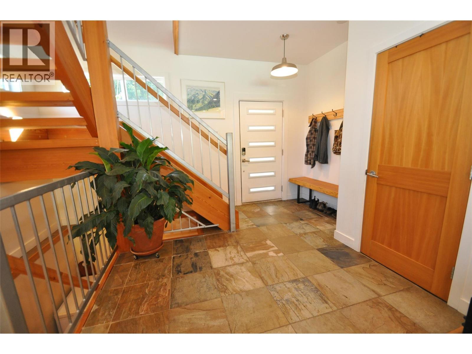 1211 Front Street, Nelson, BC - Indoor Photo Showing Other Room
