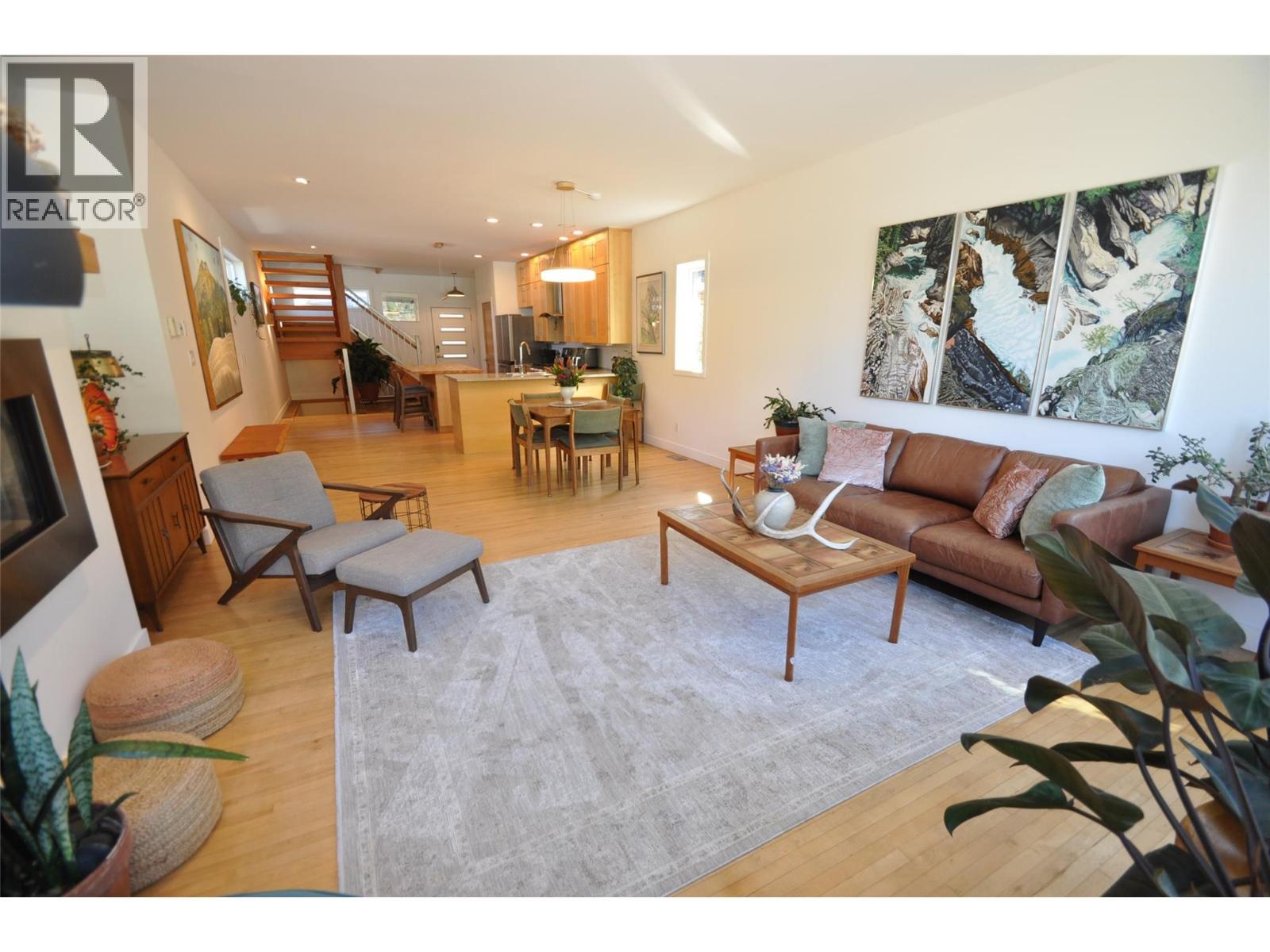1211 Front Street, Nelson, BC - Indoor Photo Showing Living Room