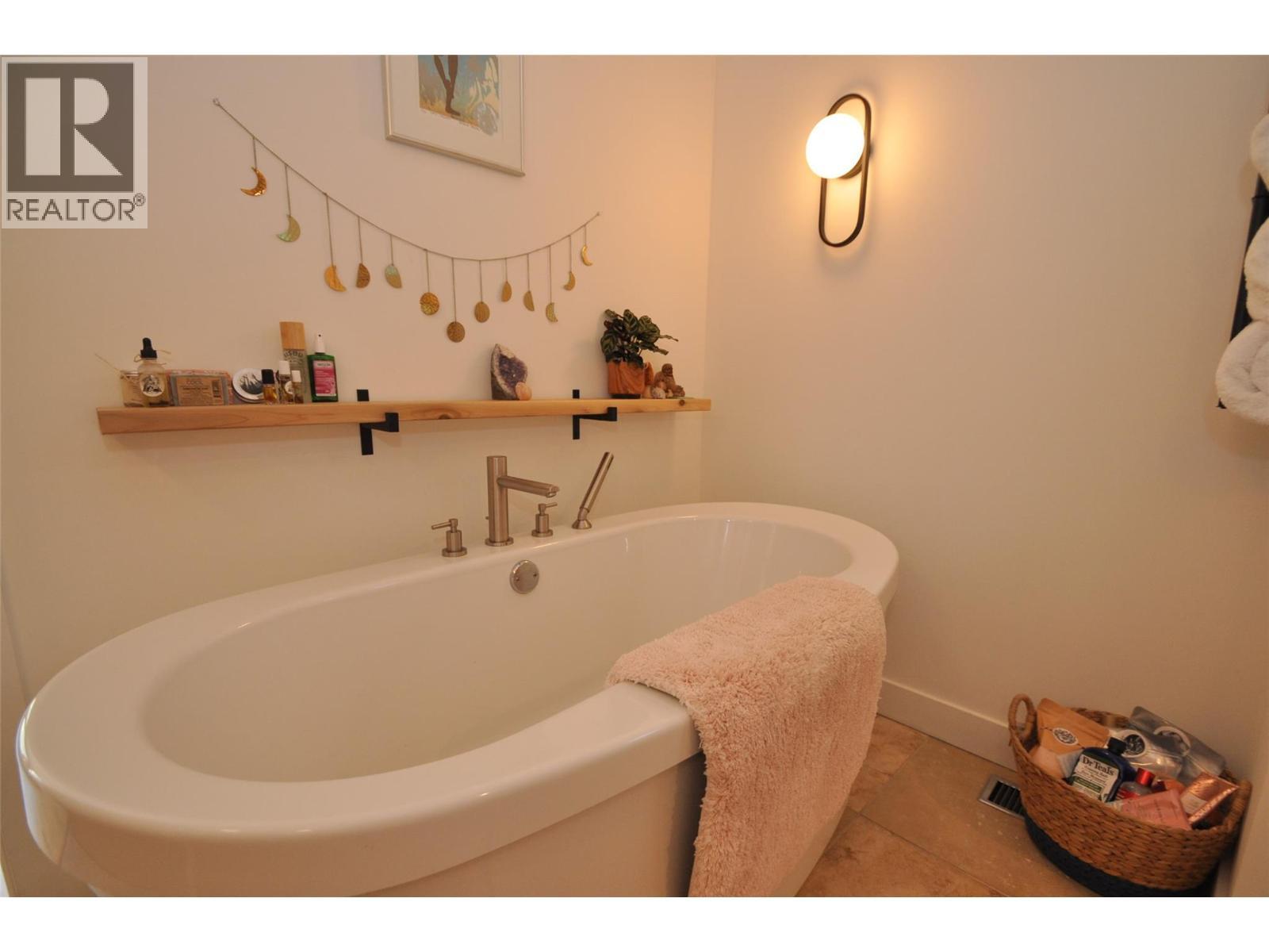 Ensuite - 1211 Front Street, Nelson, BC - Indoor Photo Showing Bathroom