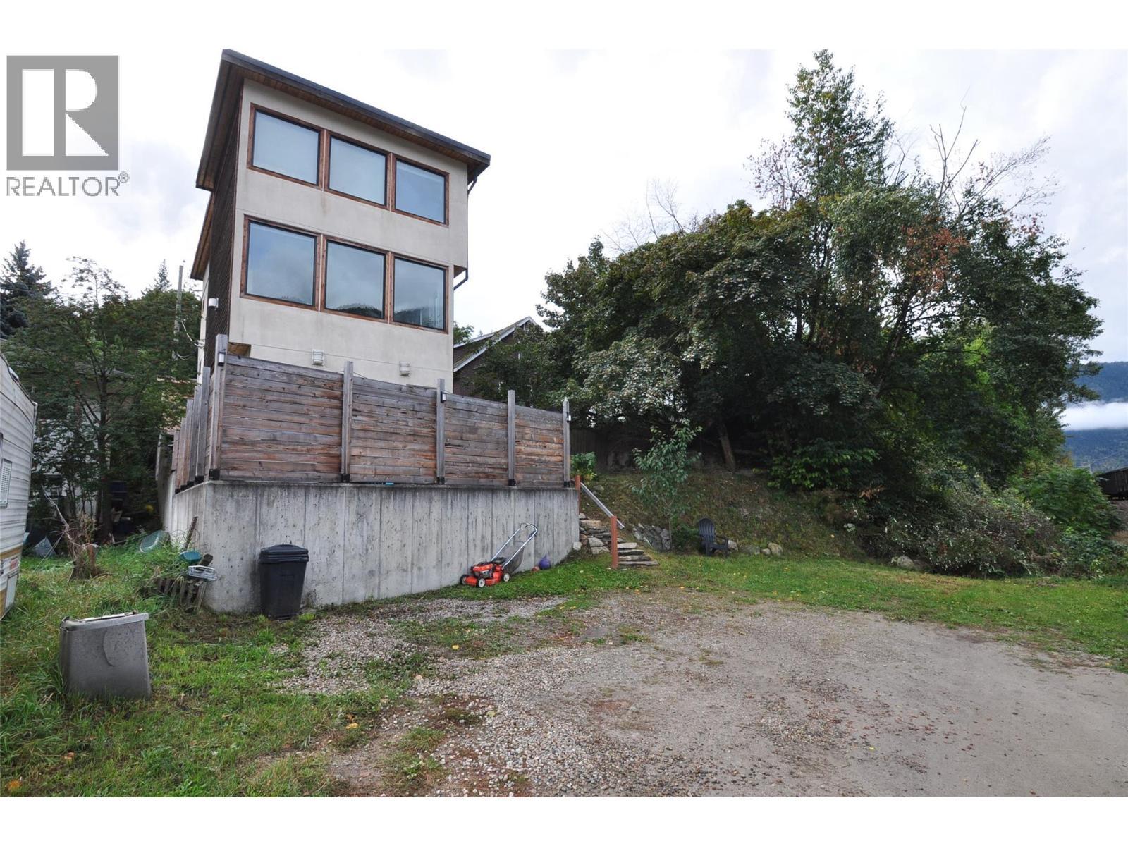 Rear parking - 1211 Front Street, Nelson, BC - Outdoor