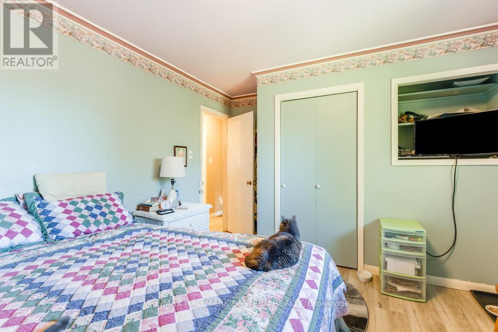 1013 Nicholl'S Boulevard, Selwyn, ON - Indoor Photo Showing Bedroom