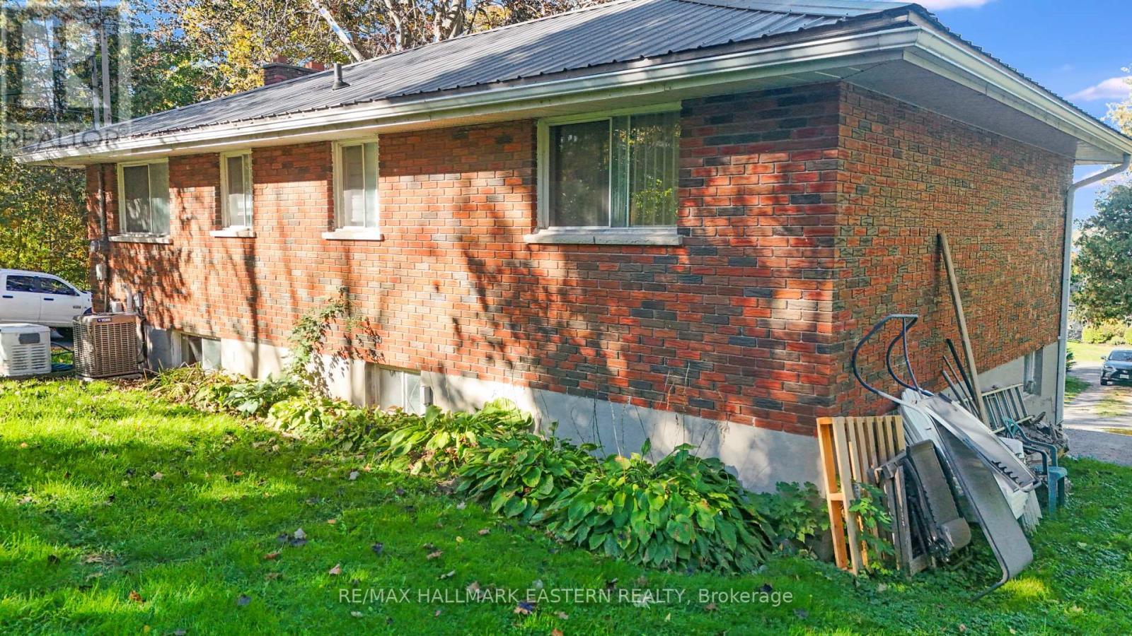 1013 Nicholl'S Boulevard, Selwyn, ON - Outdoor