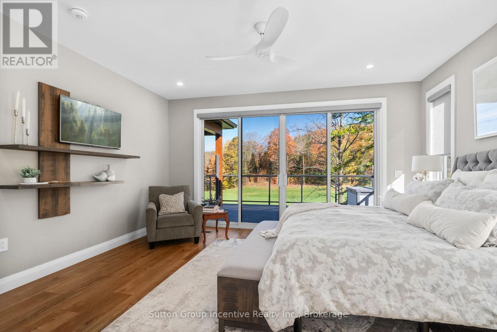 24 St Georges Court, Huntsville (Chaffey), ON - Indoor Photo Showing Bedroom