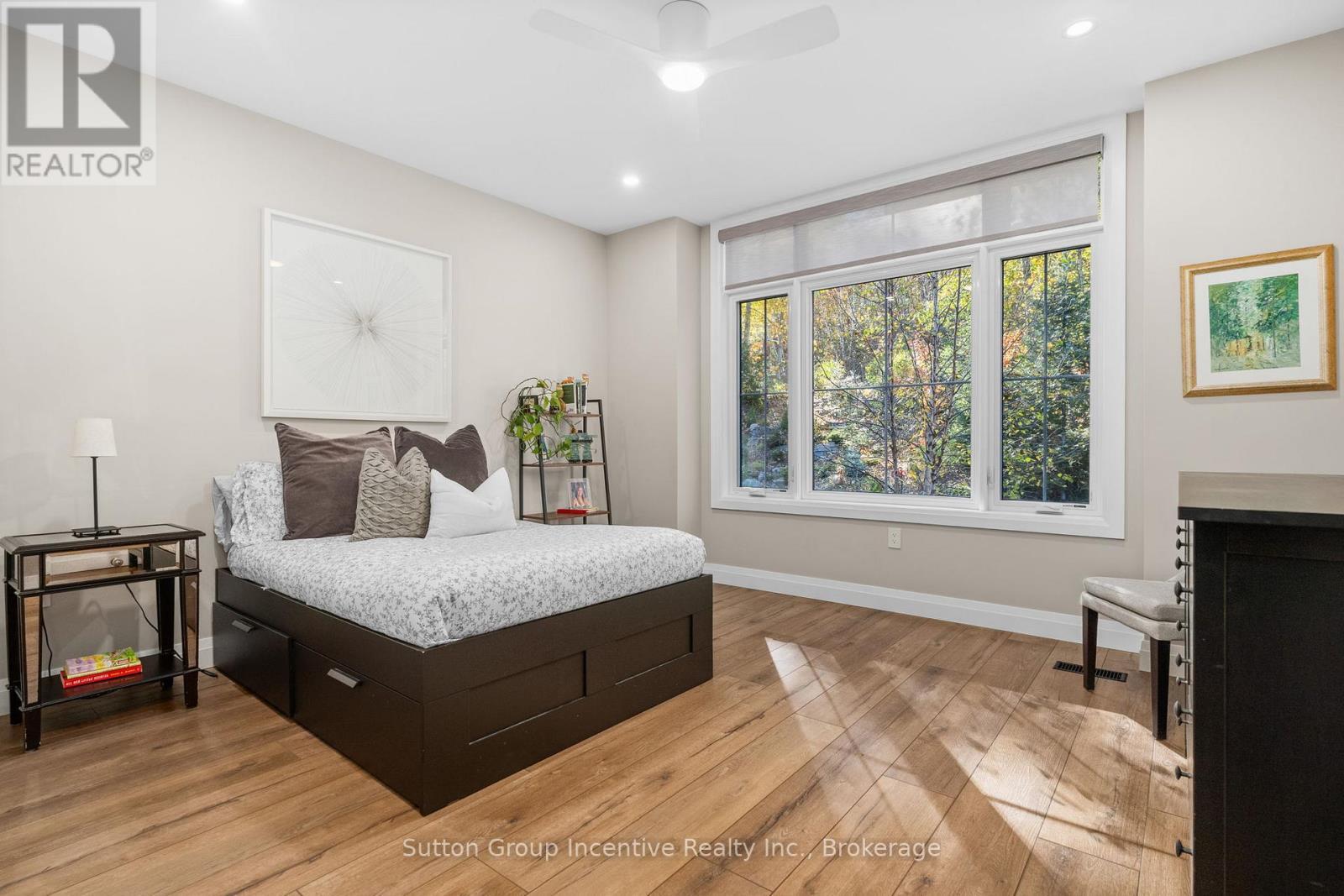 24 St Georges Court, Huntsville (Chaffey), ON - Indoor Photo Showing Bedroom