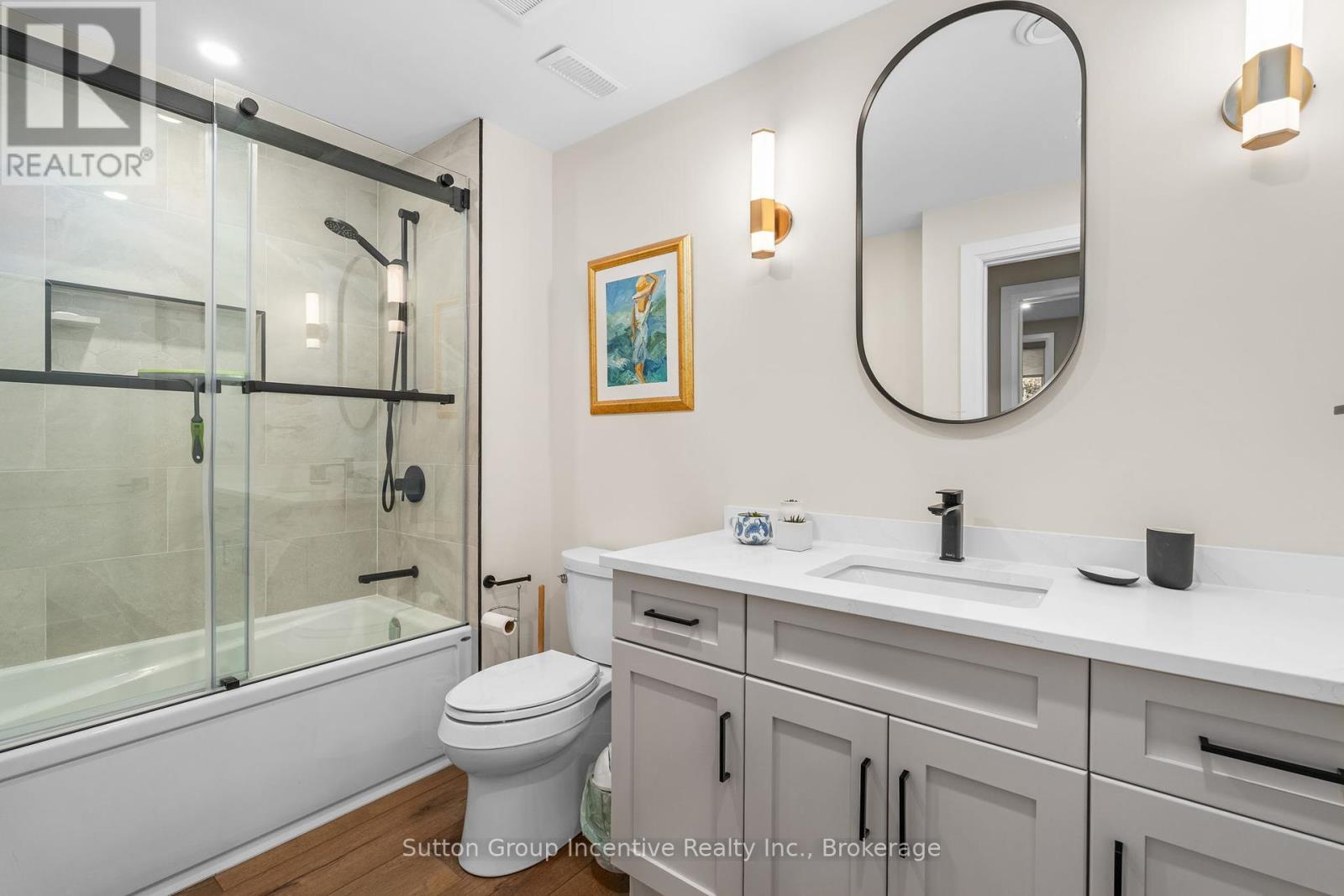 24 St Georges Court, Huntsville (Chaffey), ON - Indoor Photo Showing Bathroom