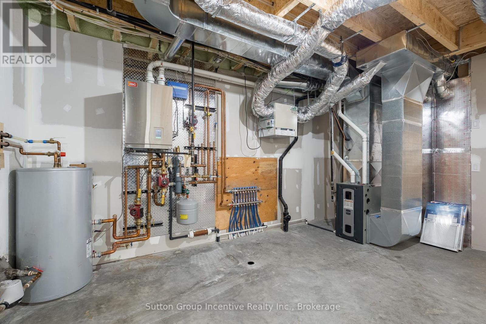 24 St Georges Court, Huntsville (Chaffey), ON - Indoor Photo Showing Basement