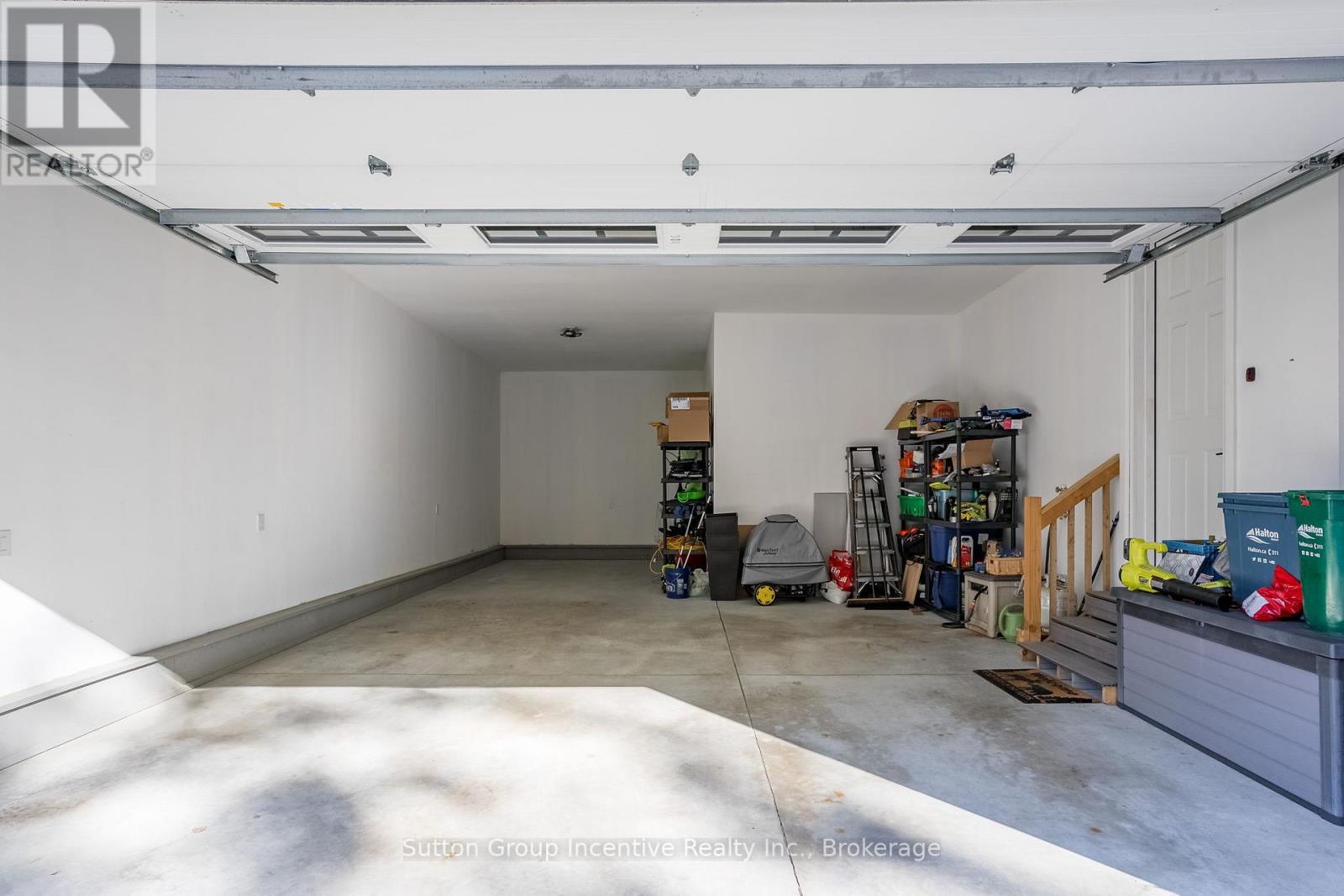 24 St Georges Court, Huntsville (Chaffey), ON - Indoor Photo Showing Garage