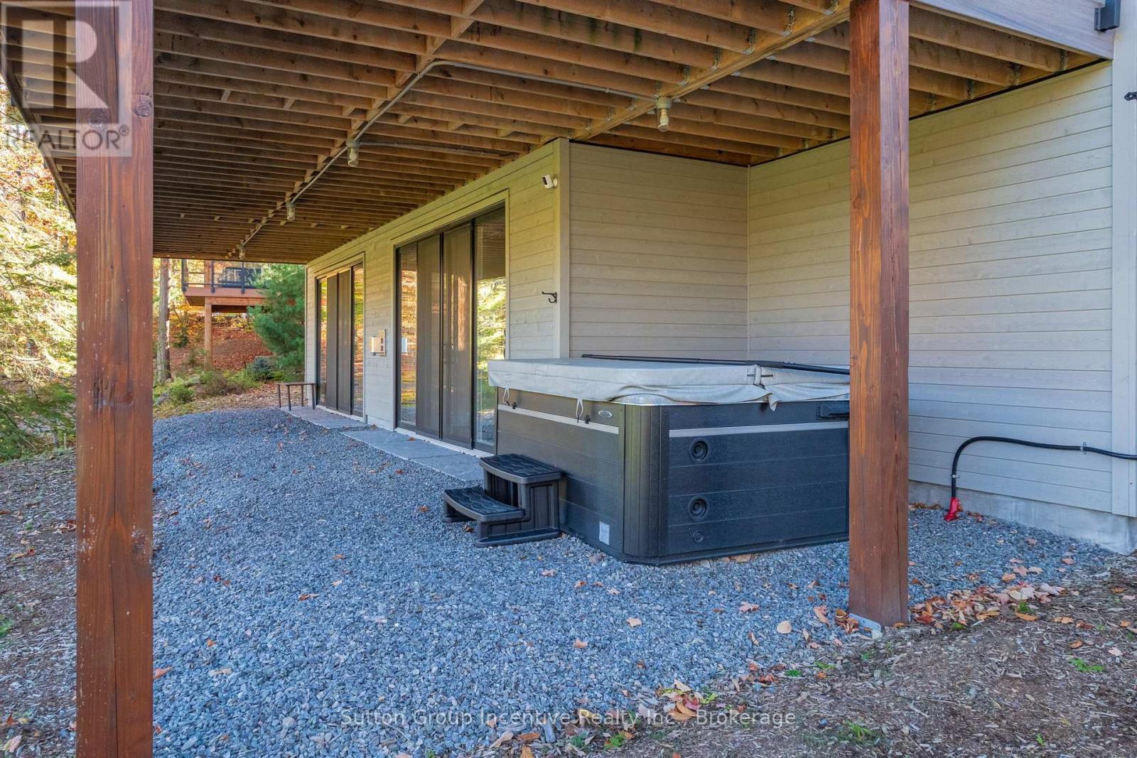 24 St Georges Court, Huntsville (Chaffey), ON - Outdoor With Exterior