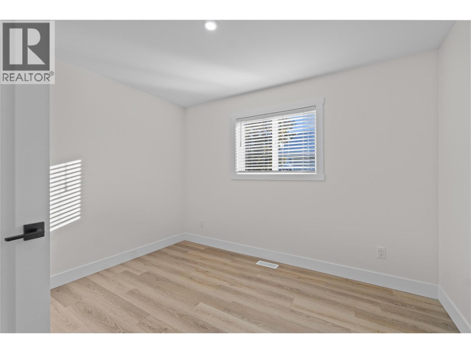 Bed 2 - 730 Elderberry Walk, Sicamous, BC