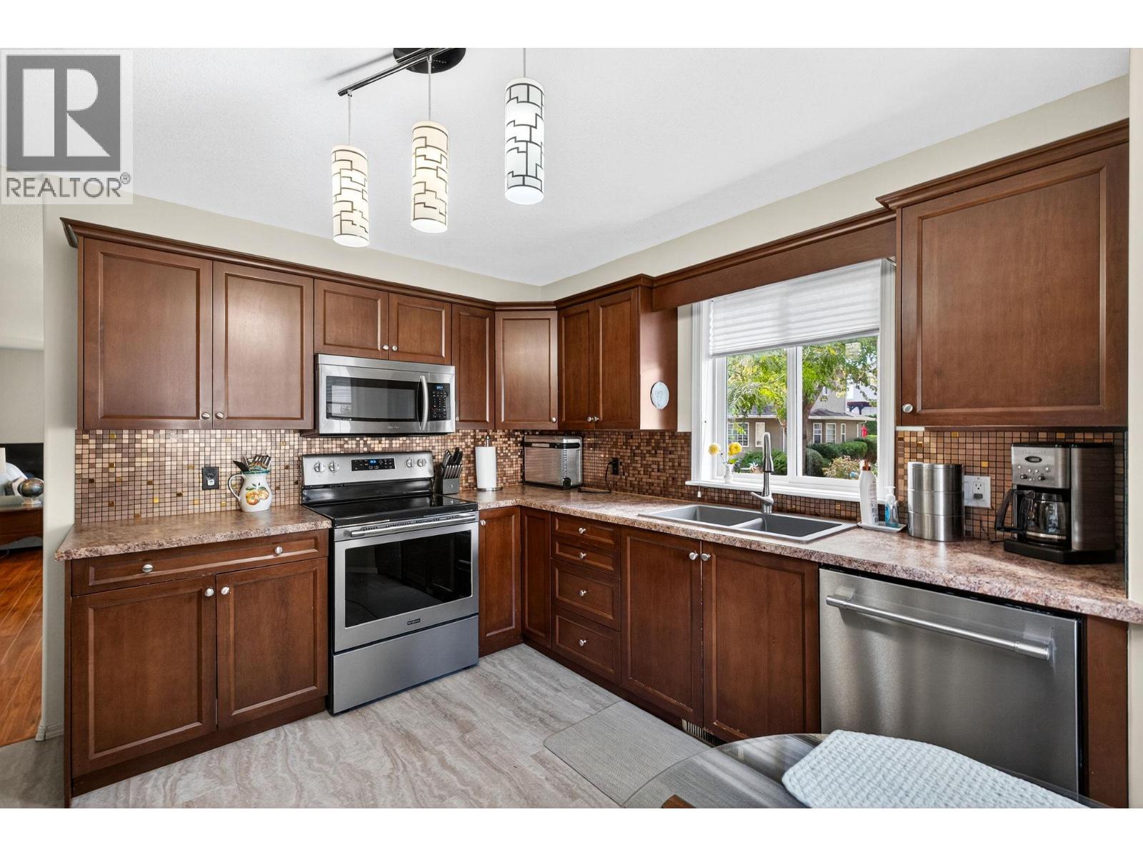 545 Glenmeadows Road Unit# 24, Kelowna, BC - Indoor Photo Showing Kitchen With Stainless Steel Kitchen With Double Sink