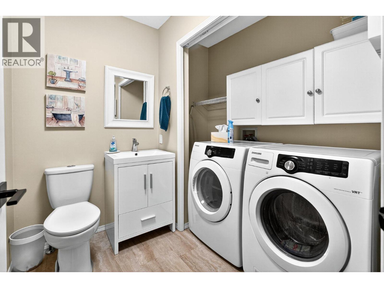545 Glenmeadows Road Unit# 24, Kelowna, BC - Indoor Photo Showing Laundry Room