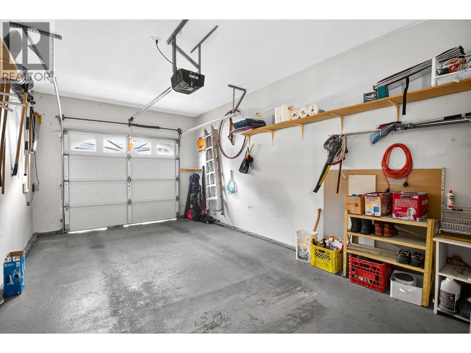 545 Glenmeadows Road Unit# 24, Kelowna, BC - Indoor Photo Showing Garage