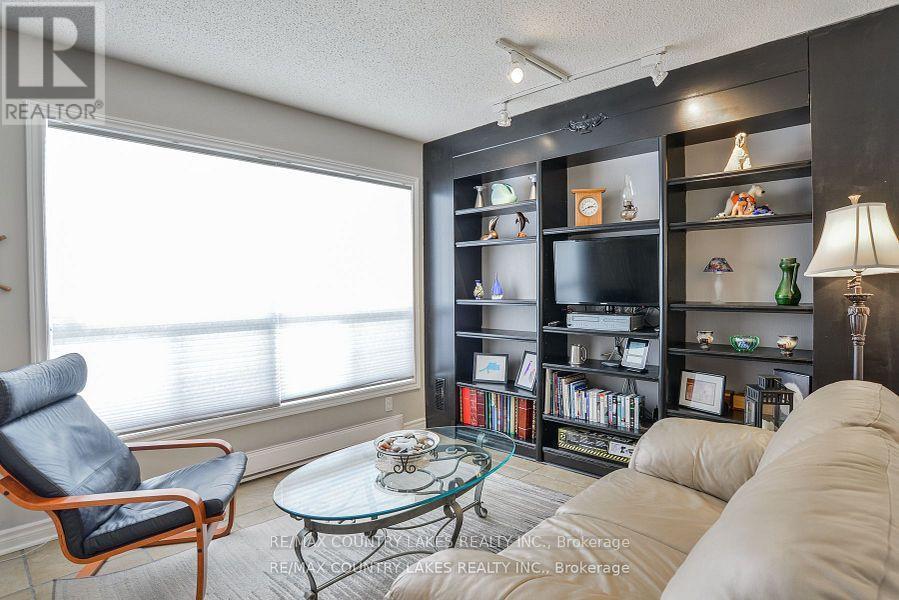 15 - 24 Laguna Parkway, Ramara, ON - Indoor Photo Showing Living Room