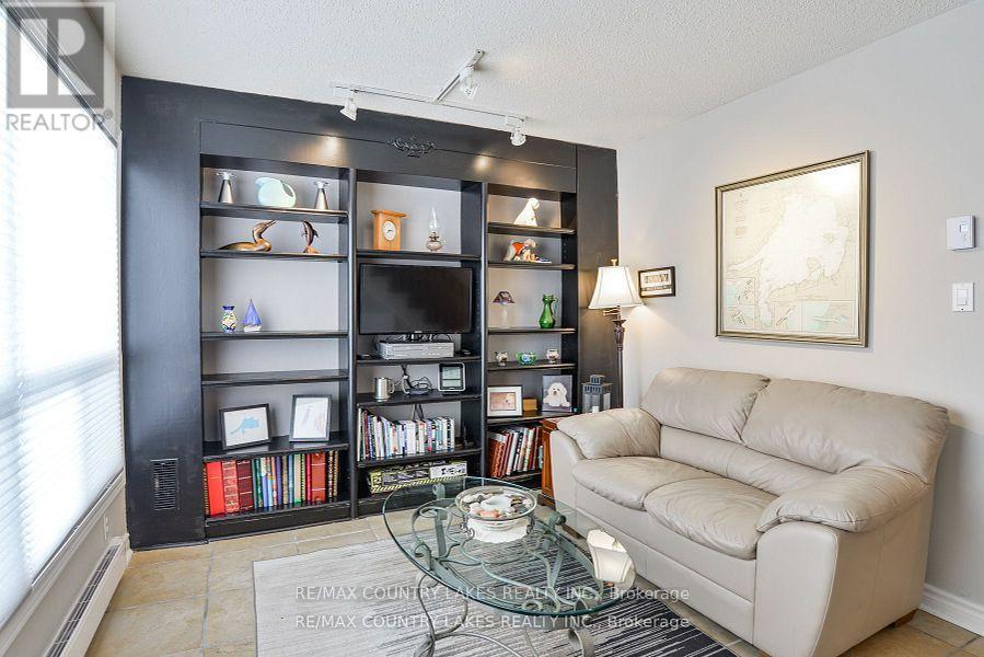 15 - 24 Laguna Parkway, Ramara, ON - Indoor Photo Showing Living Room