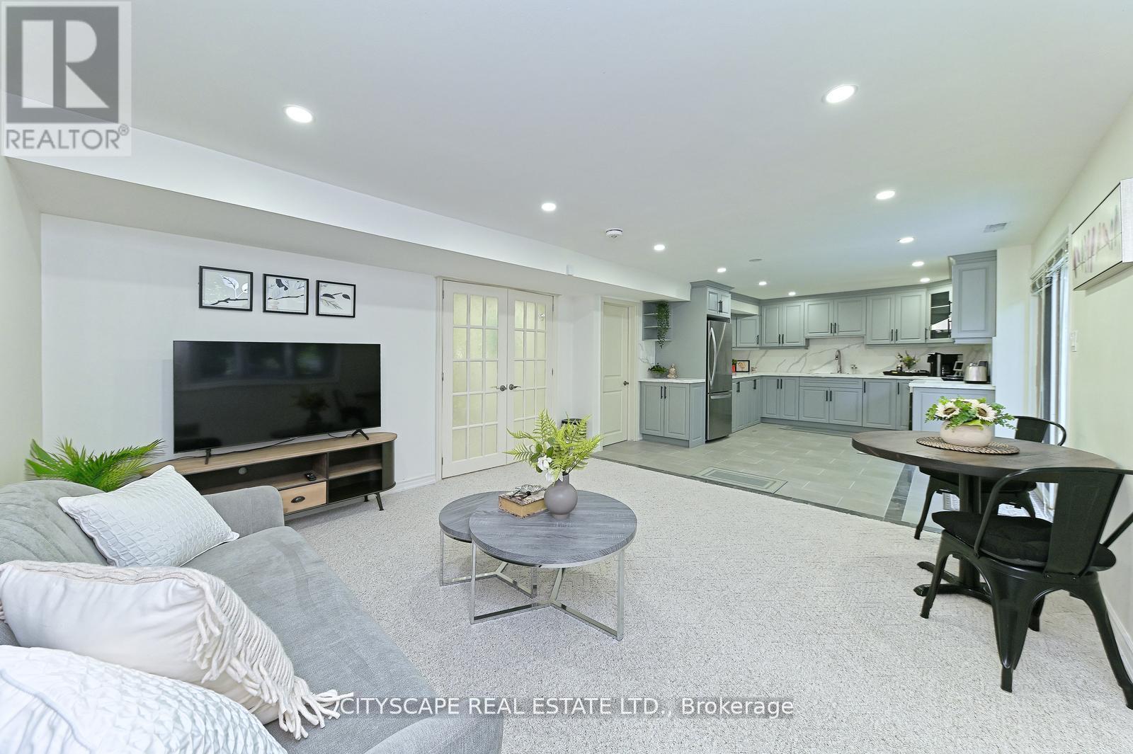 354 Plains Road W, Burlington, ON - Indoor Photo Showing Living Room