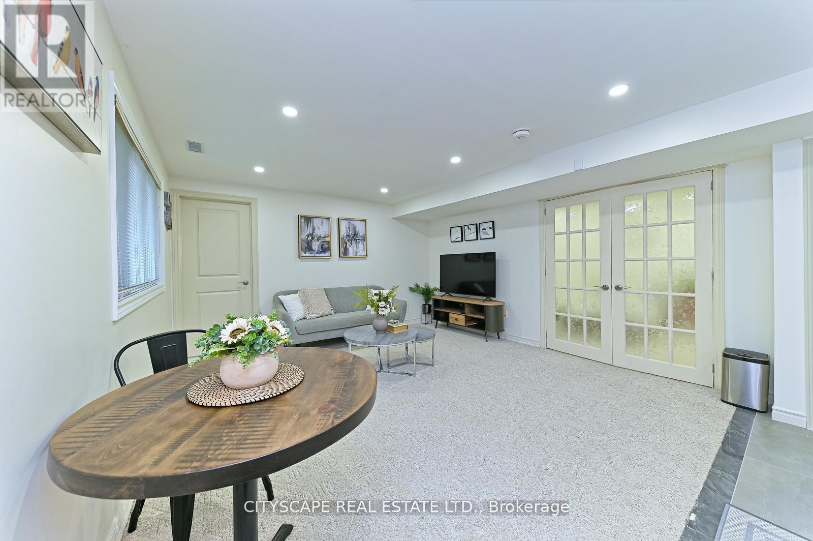 354 Plains Road W, Burlington, ON - Indoor