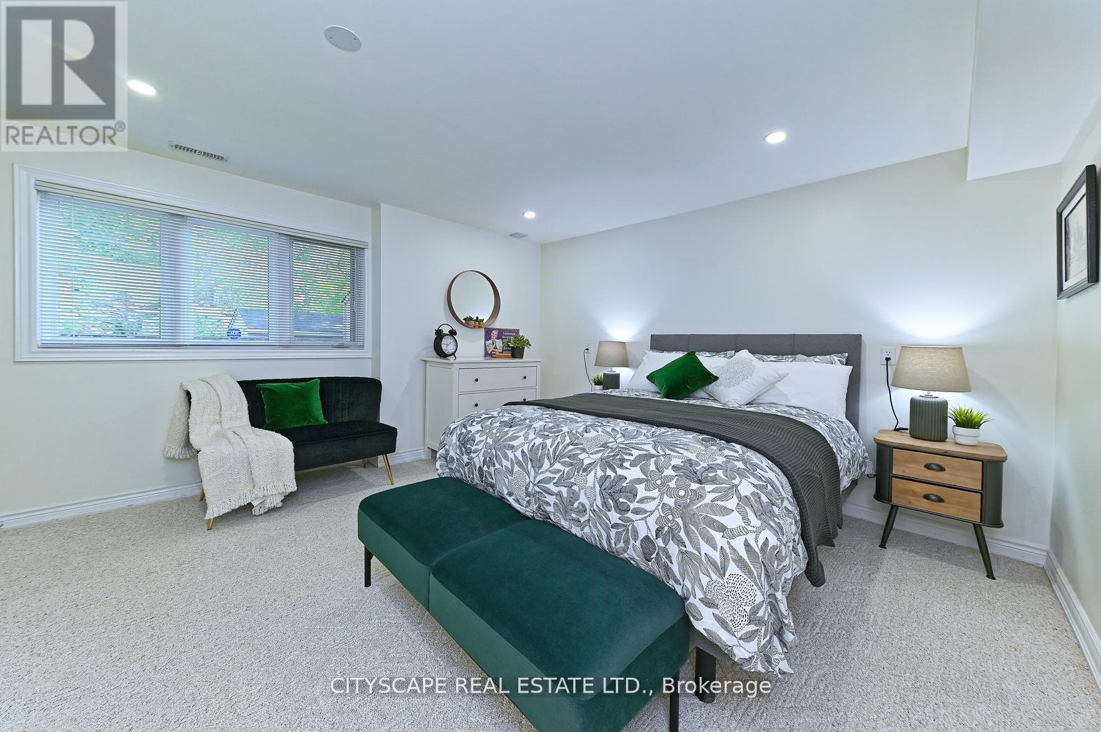 354 Plains Road W, Burlington, ON - Indoor Photo Showing Bedroom