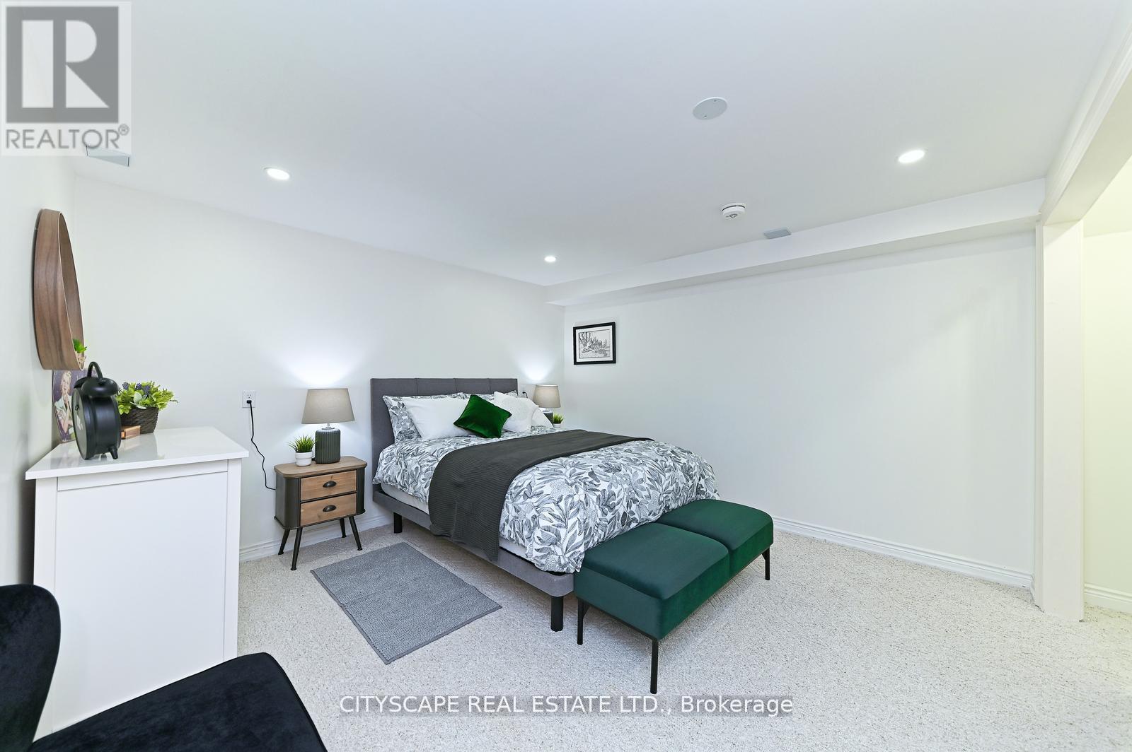 354 Plains Road W, Burlington, ON - Indoor Photo Showing Bedroom