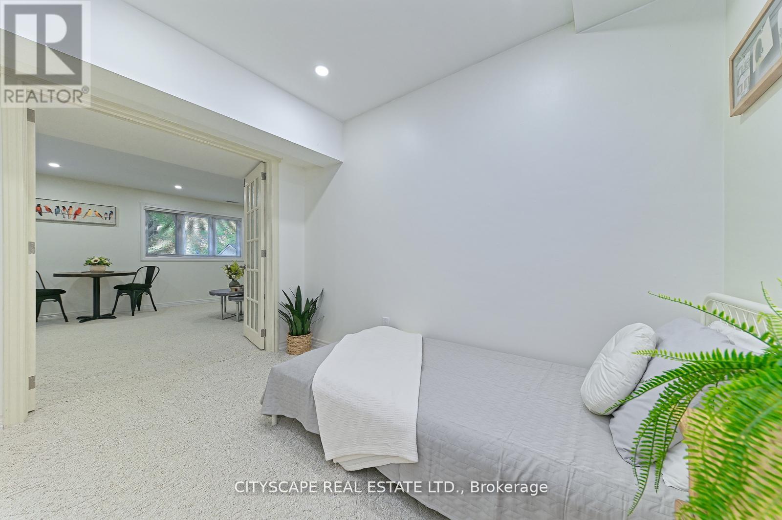 354 Plains Road W, Burlington, ON - Indoor