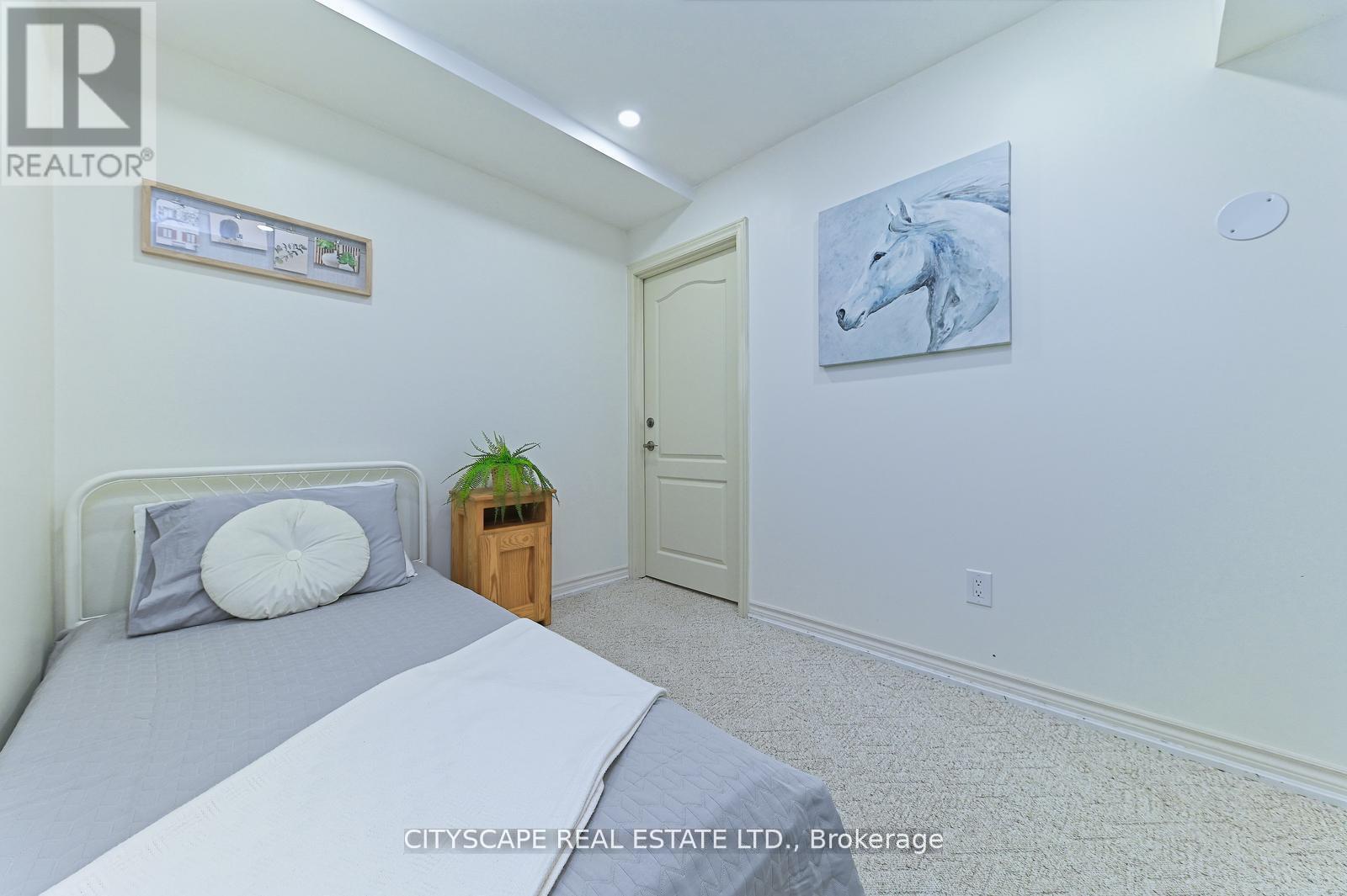 354 Plains Road W, Burlington, ON - Indoor Photo Showing Other Room