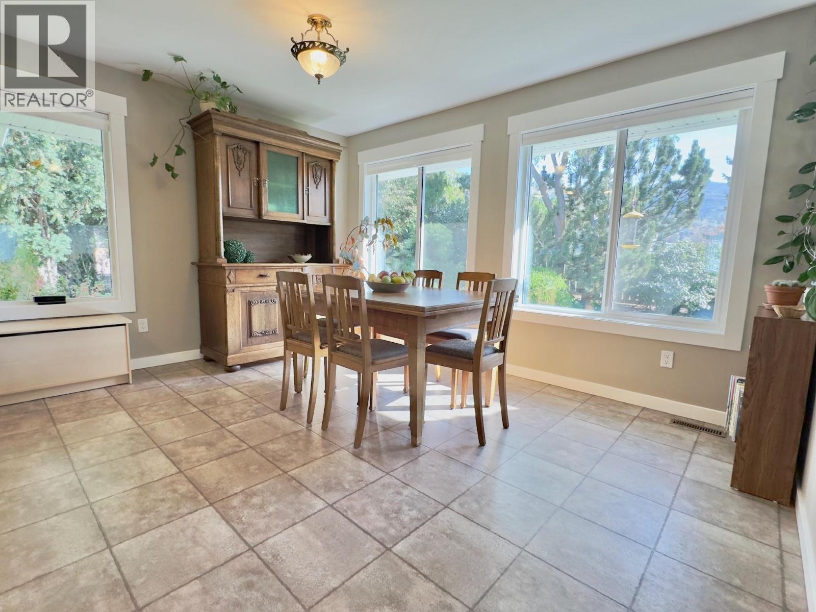 1556 Duncan Avenue E, Penticton, BC - Indoor Photo Showing Dining Room