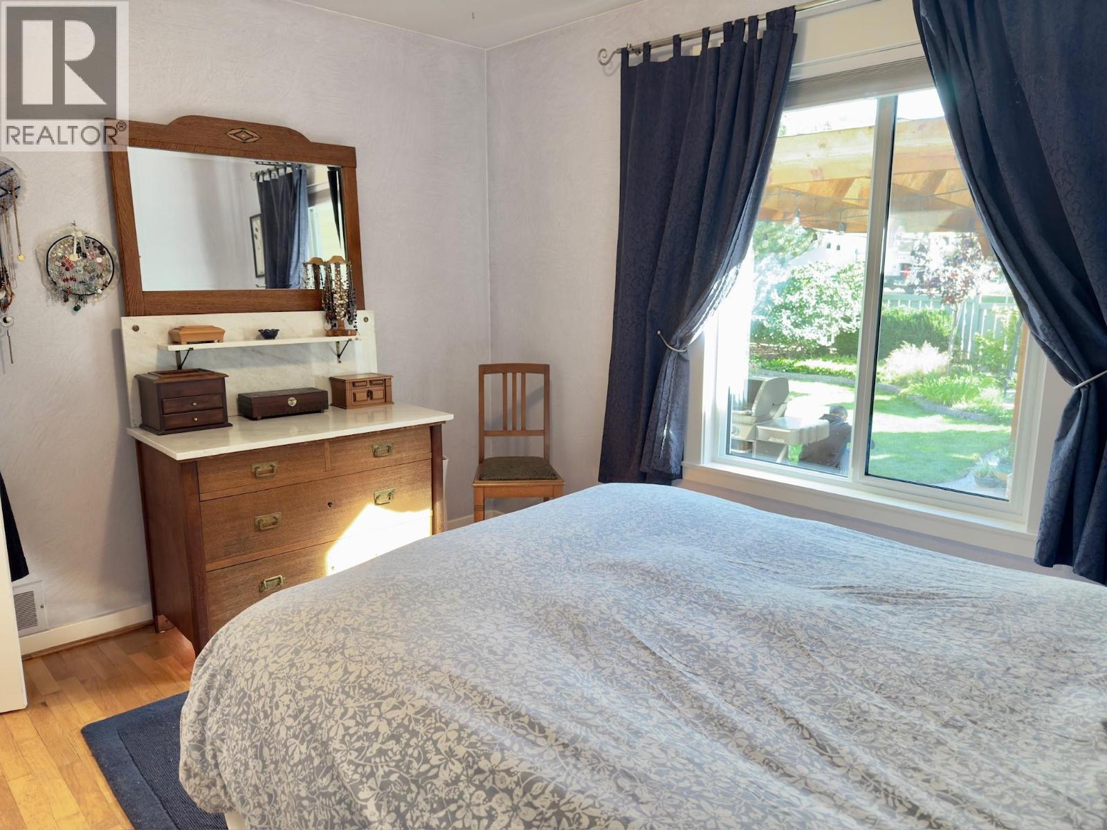 1556 Duncan Avenue E, Penticton, BC - Indoor Photo Showing Bedroom