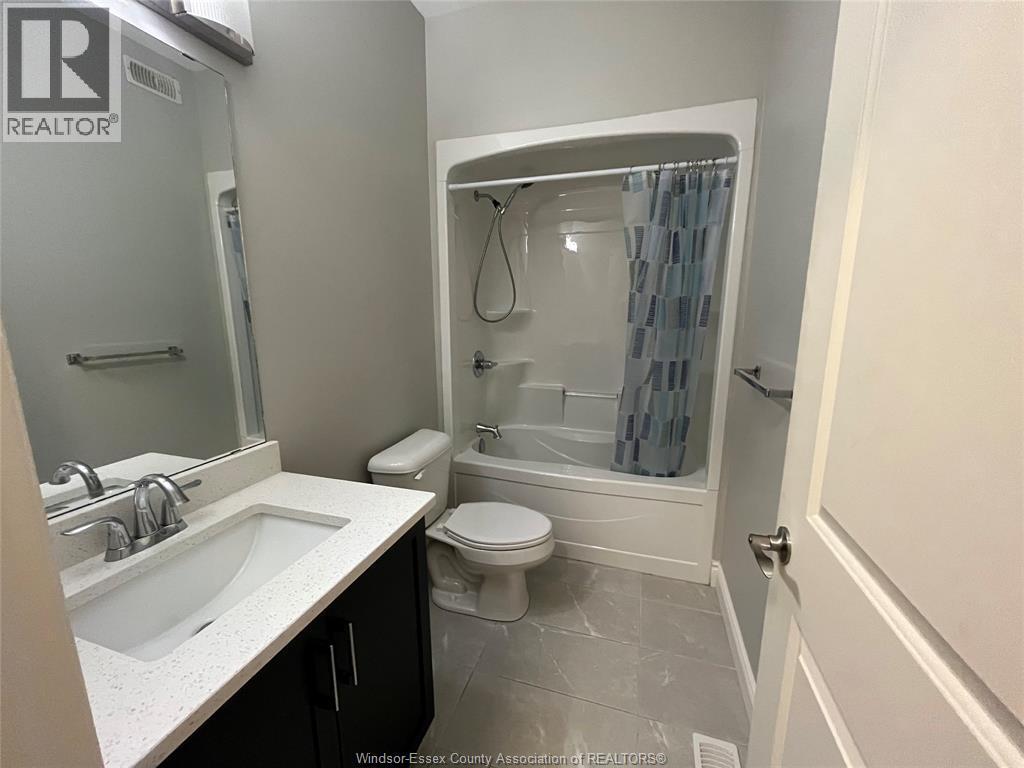 415 Westcott Road, Amherstburg, ON - Indoor Photo Showing Bathroom