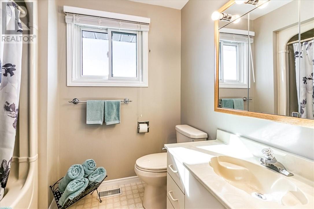 92 Ravina Avenue, Garson, ON - Indoor Photo Showing Bathroom