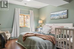 Principal bedroom above grade -