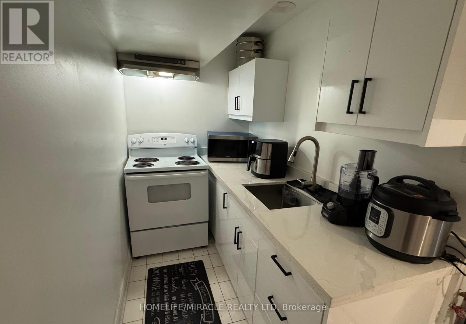 53 Parkside Drive, Brampton, ON - Indoor Photo Showing Kitchen