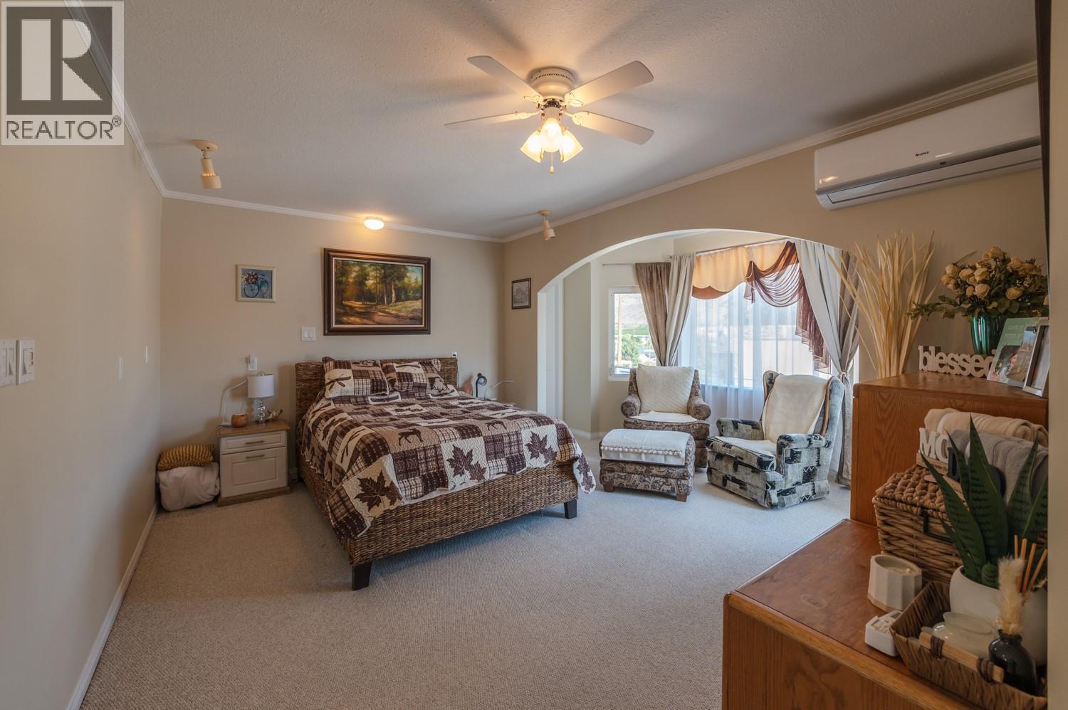 6764 Lakeside Drive, Oliver, BC - Indoor Photo Showing Bedroom