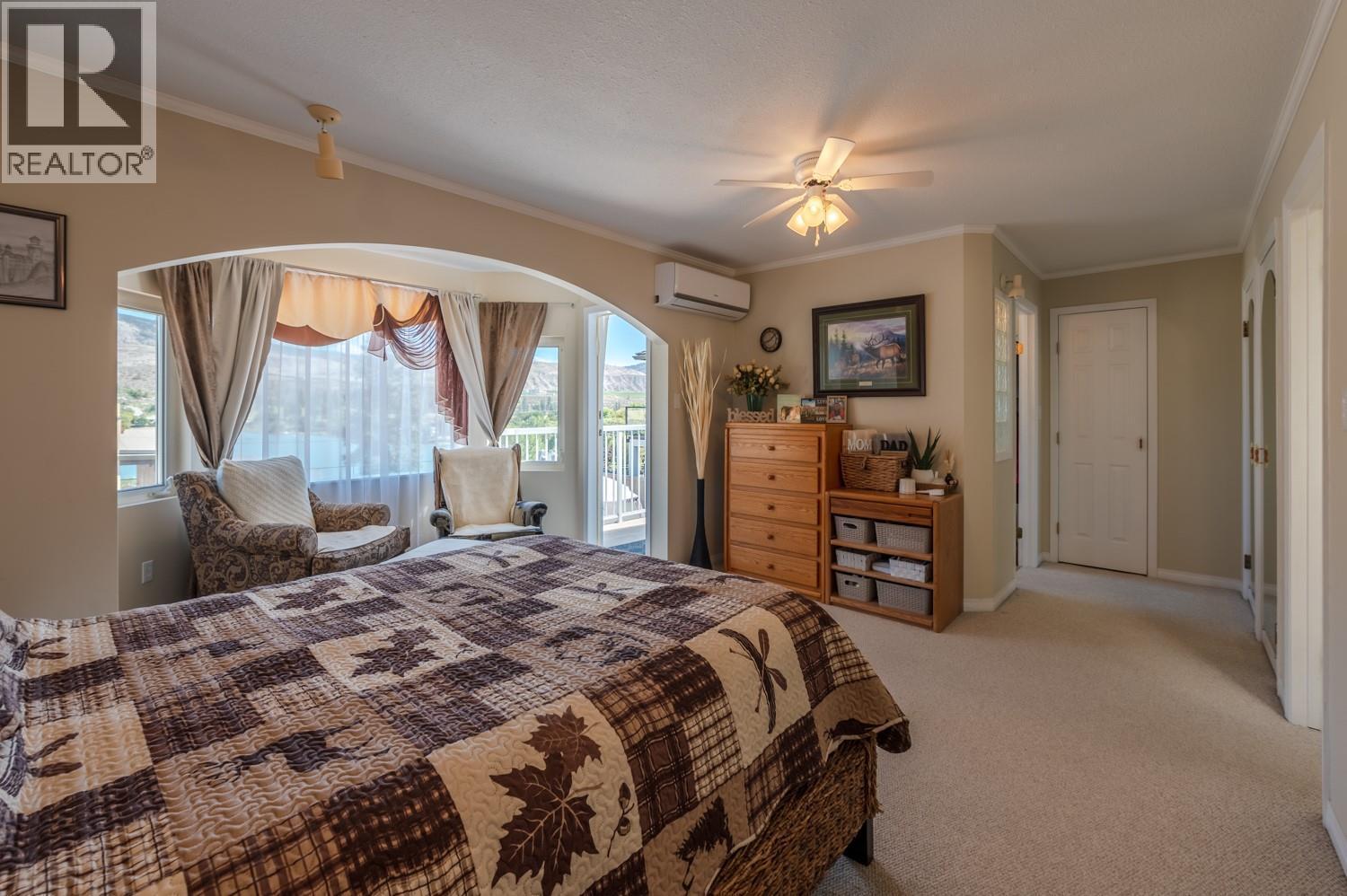 6764 Lakeside Drive, Oliver, BC - Indoor Photo Showing Bedroom
