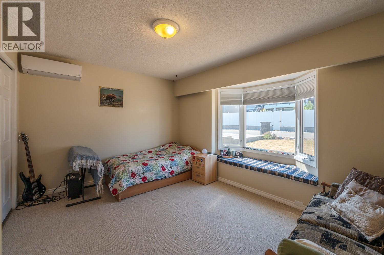 6764 Lakeside Drive, Oliver, BC - Indoor Photo Showing Bedroom