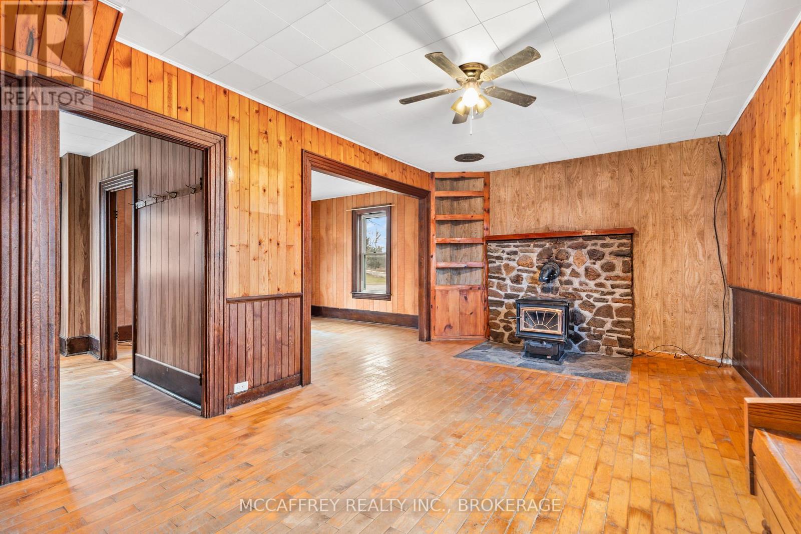 338 Burridge Road E, Frontenac (Frontenac South), ON - Indoor Photo Showing Living Room With Fireplace