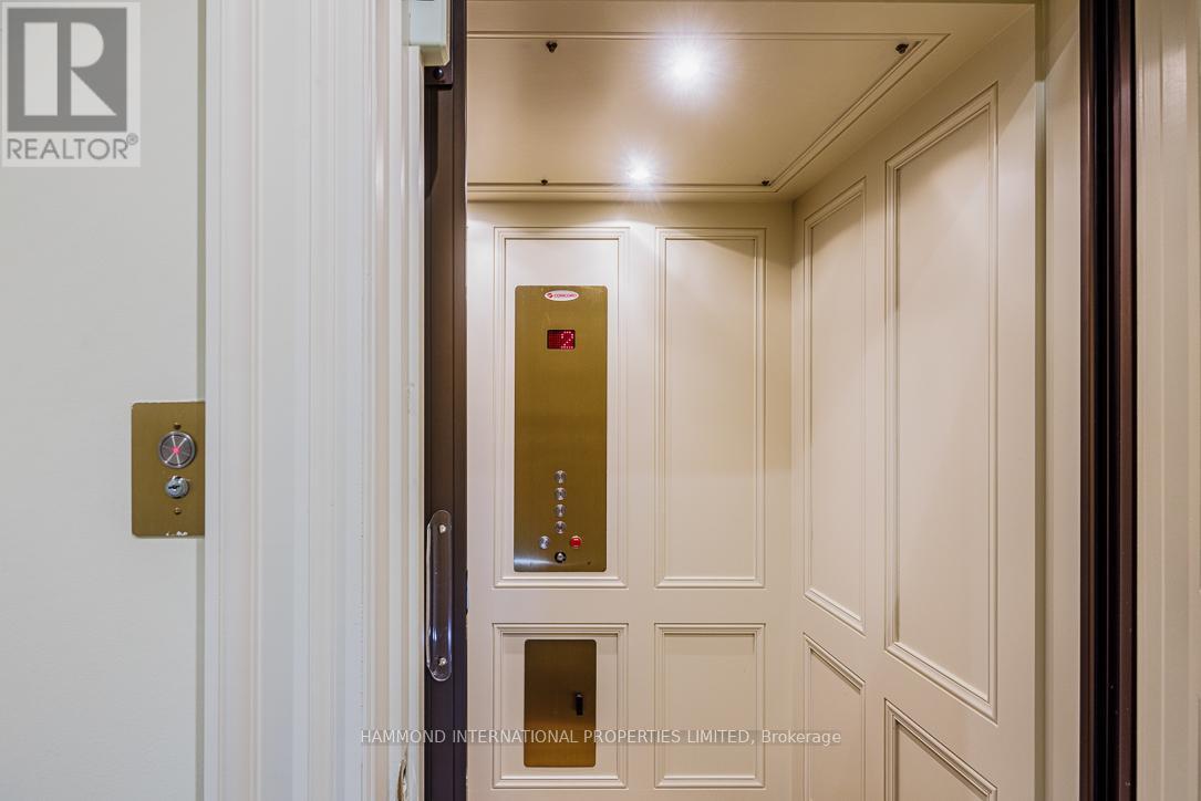 32 Arjay Crescent, Toronto, ON - Indoor Photo Showing Other Room