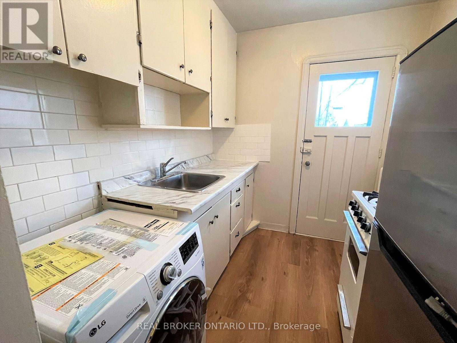 C - 204 O'Connor Drive, Toronto, ON - Indoor Photo Showing Kitchen