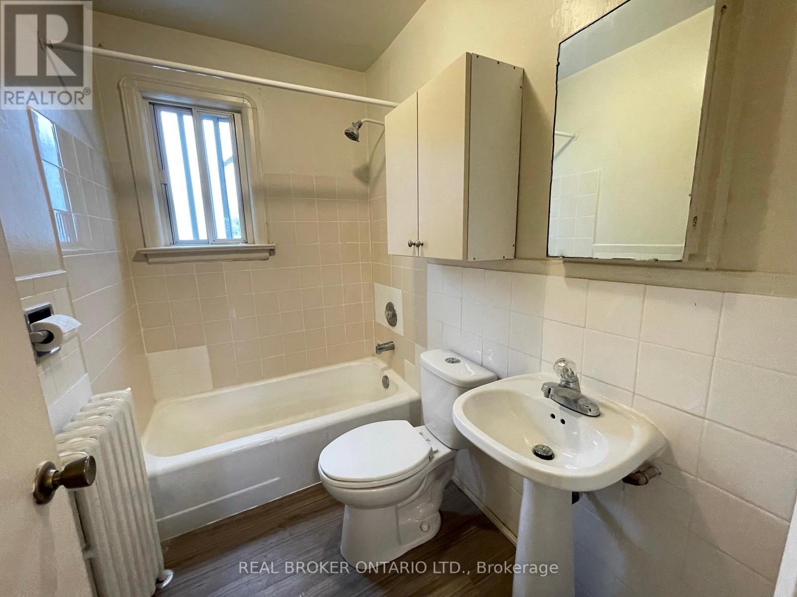 C - 204 O'Connor Drive, Toronto, ON - Indoor Photo Showing Bathroom