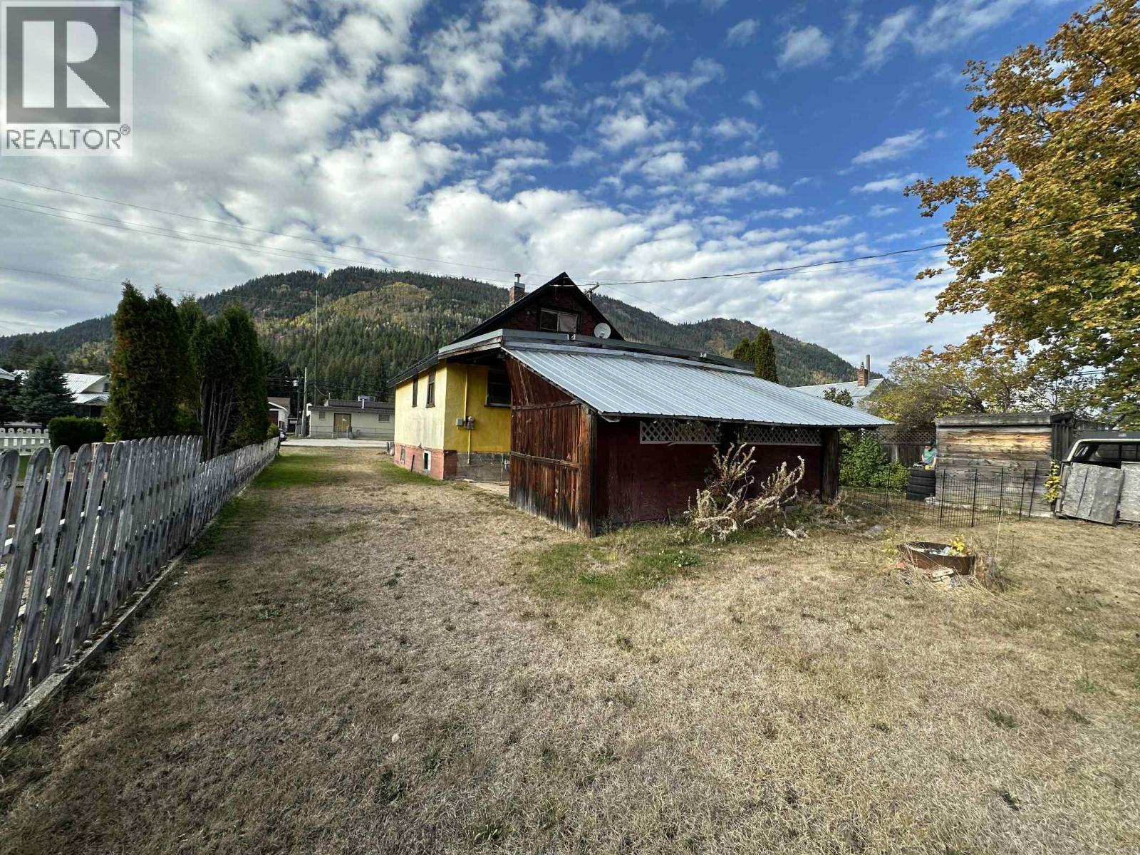 515 Sayward Avenue, Salmo, BC - Outdoor