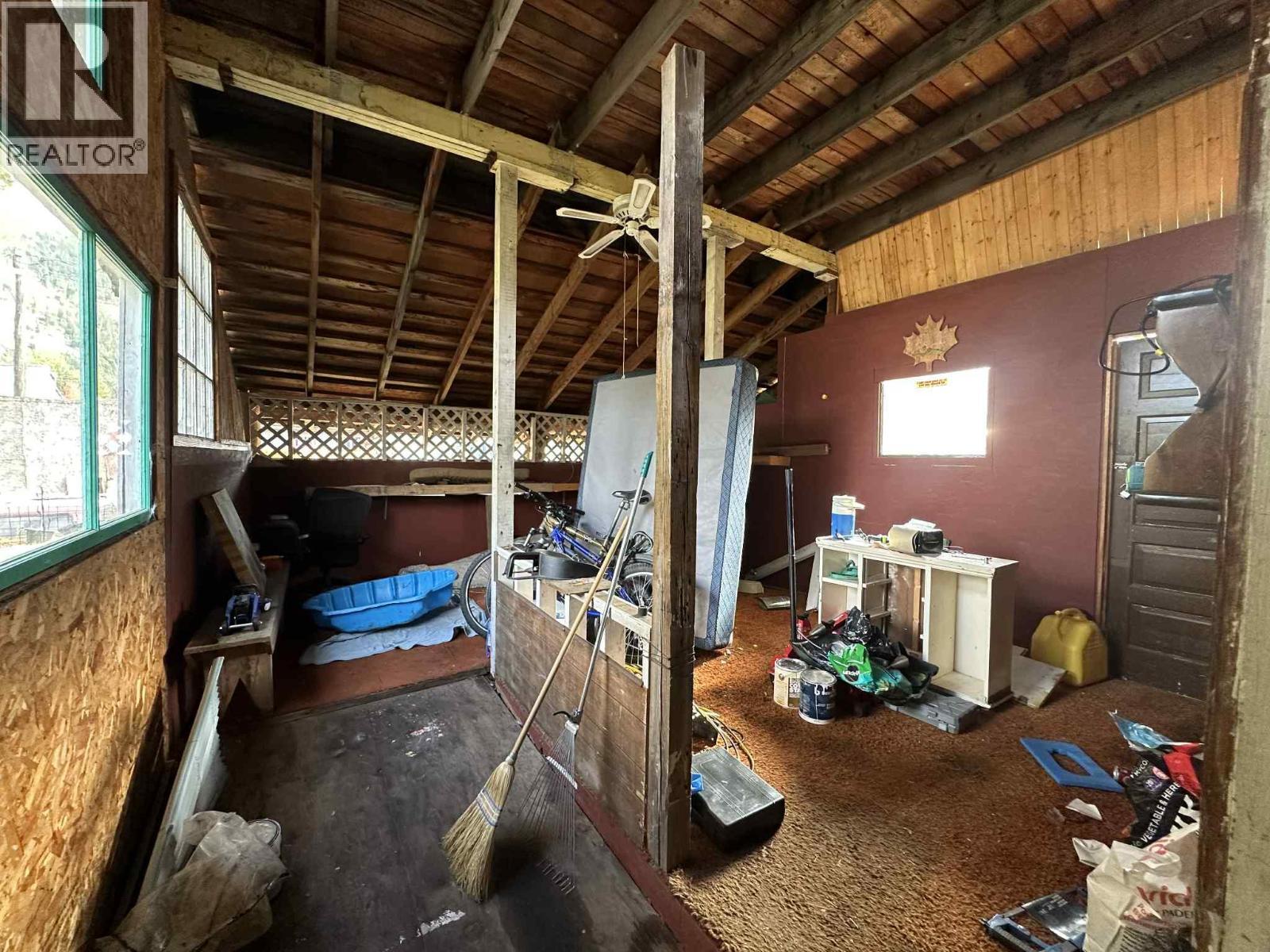 515 Sayward Avenue, Salmo, BC - Indoor