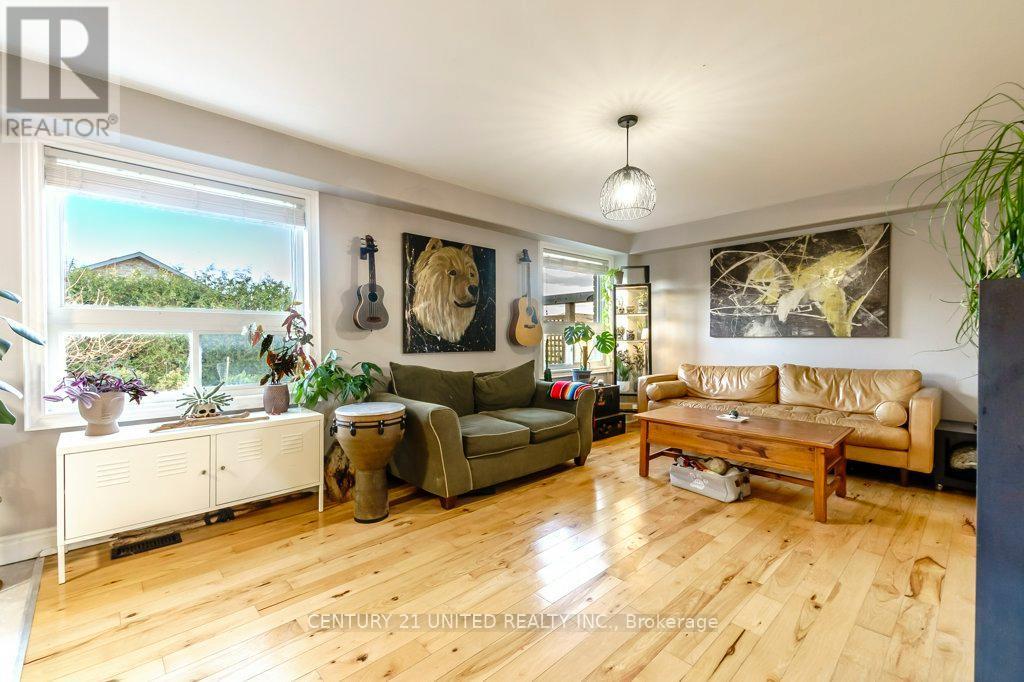 810 Hargrove Trail, Peterborough (Ashburnham Ward 4), ON - Indoor Photo Showing Living Room