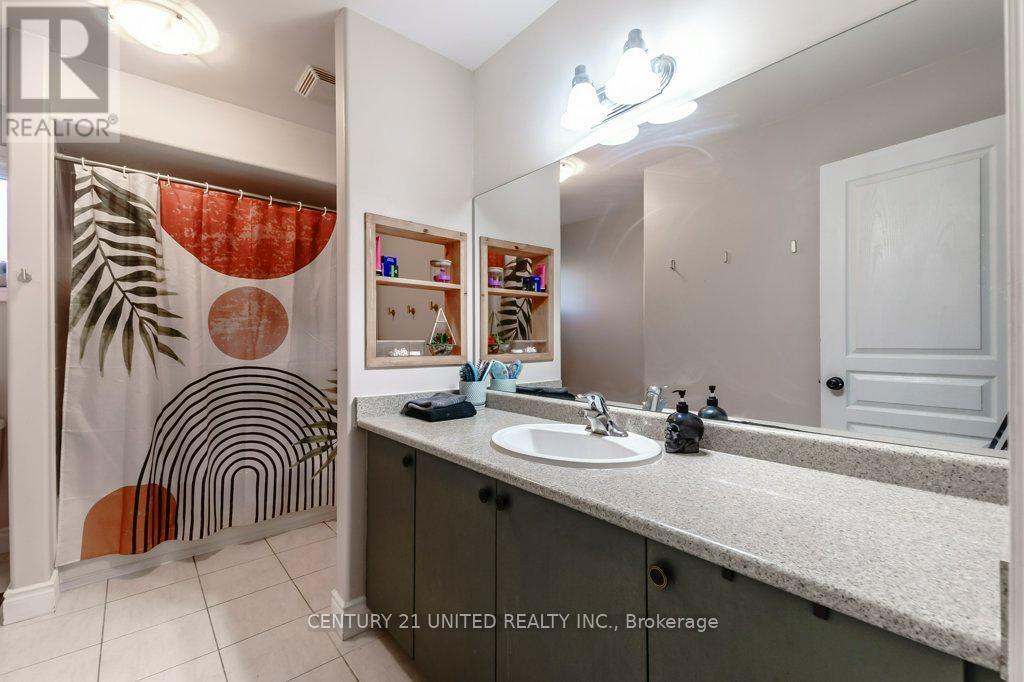 810 Hargrove Trail, Peterborough (Ashburnham Ward 4), ON - Indoor Photo Showing Bathroom