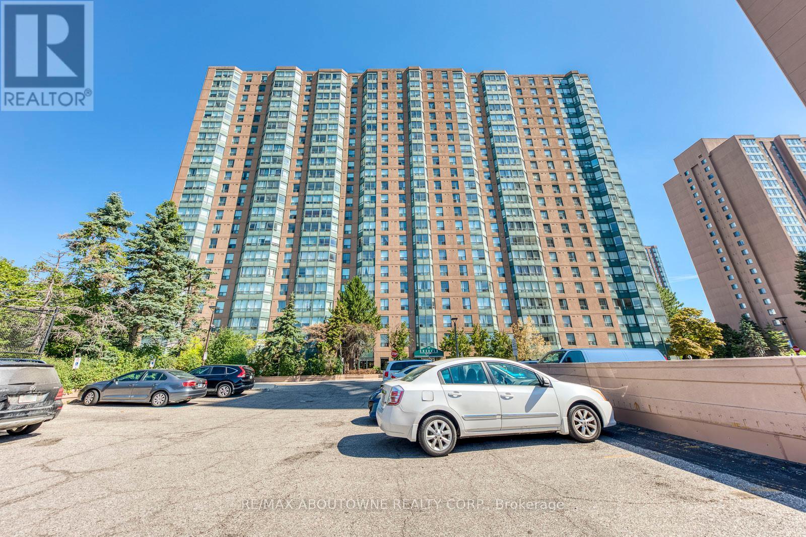1415 - 135 Hillcrest Avenue, Mississauga, ON - Outdoor With Facade