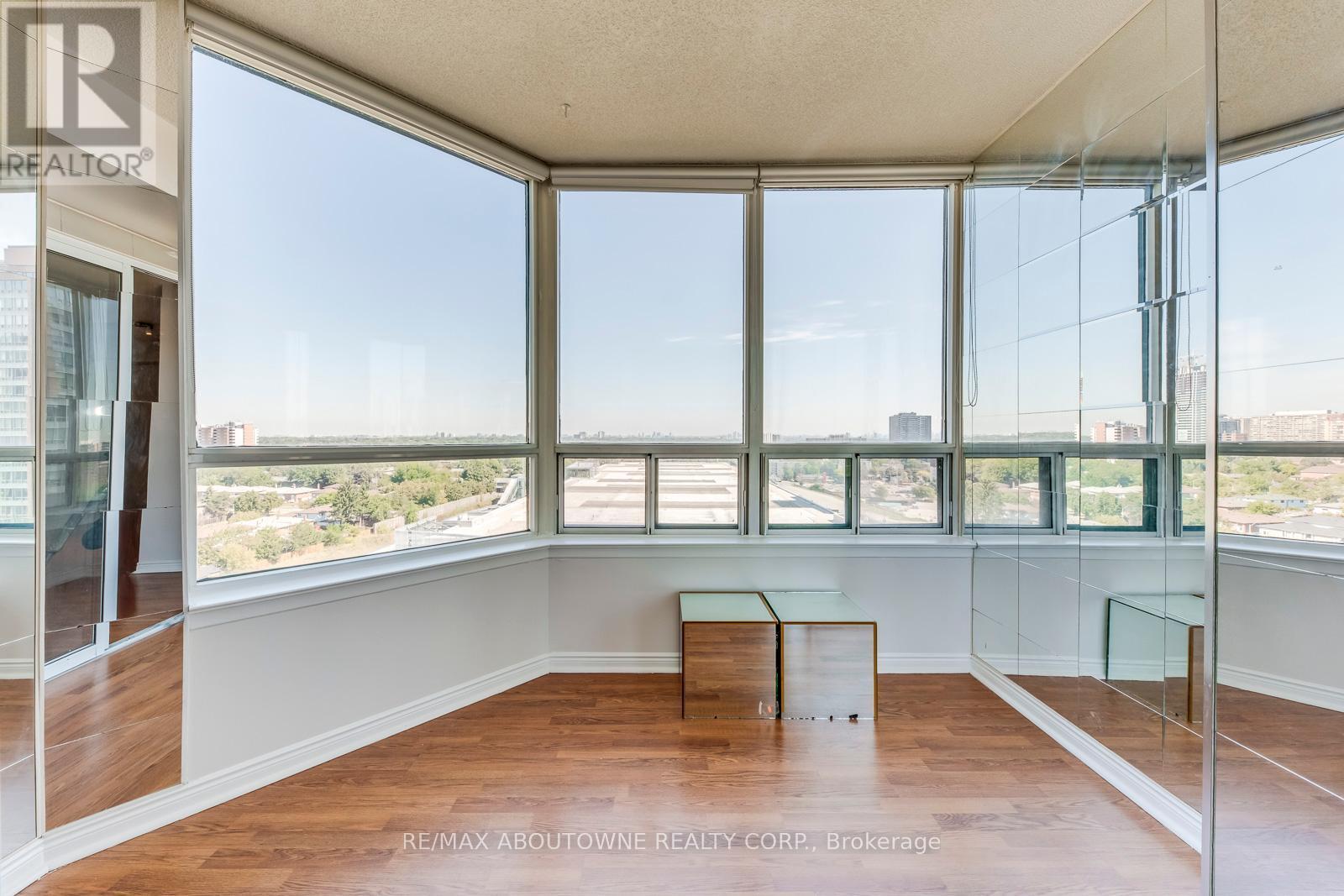 1415 - 135 Hillcrest Avenue, Mississauga, ON - Indoor Photo Showing Other Room