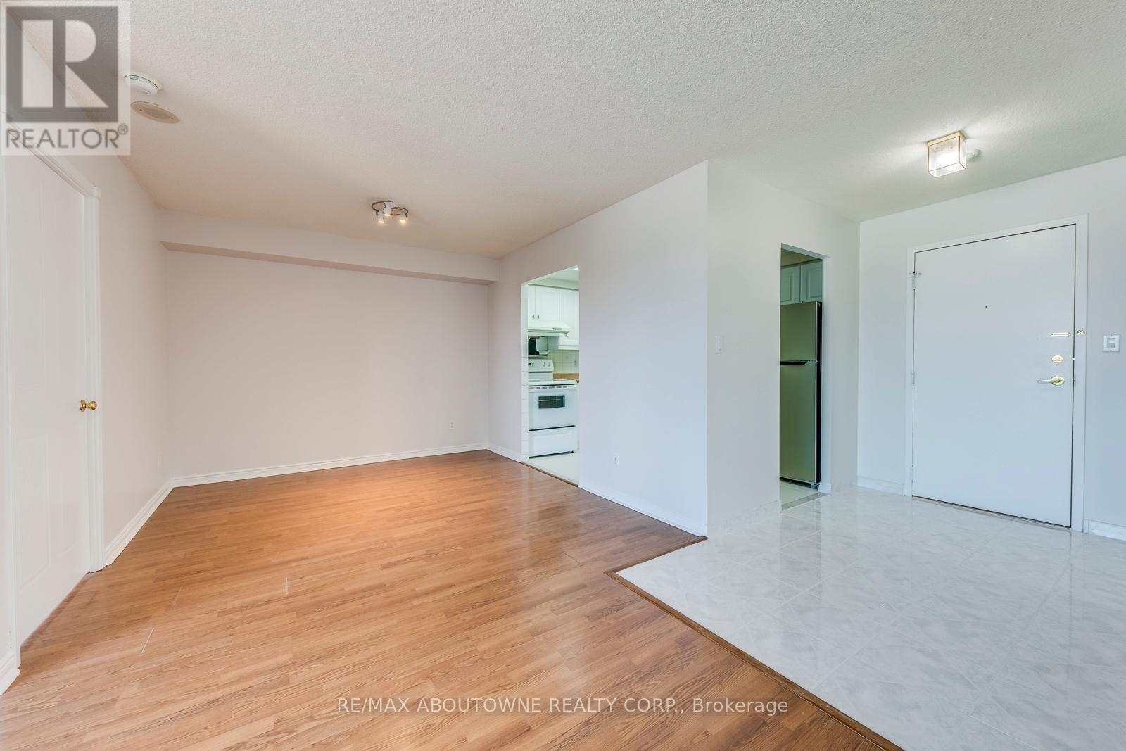 1415 - 135 Hillcrest Avenue, Mississauga, ON - Indoor Photo Showing Other Room