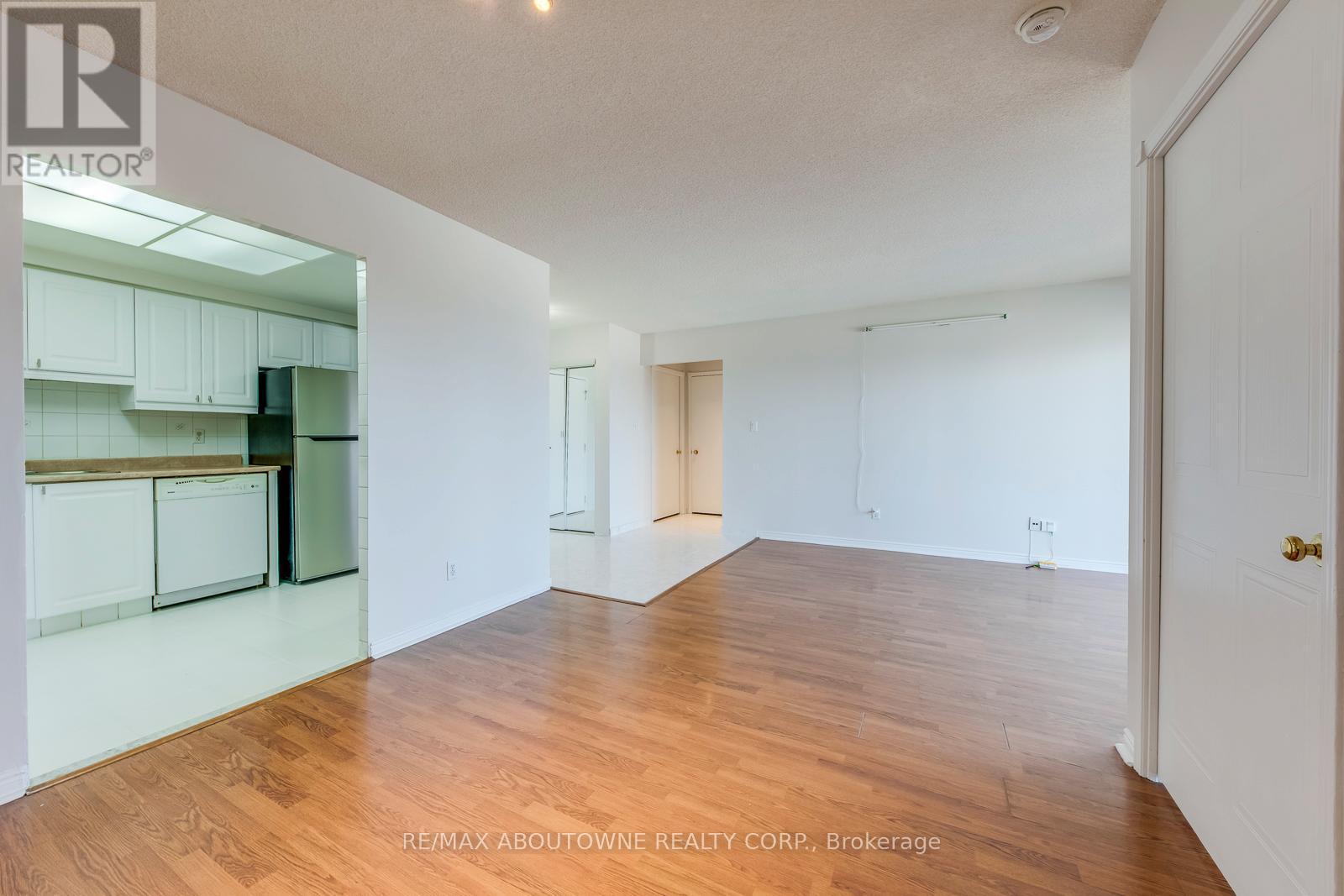 1415 - 135 Hillcrest Avenue, Mississauga, ON - Indoor