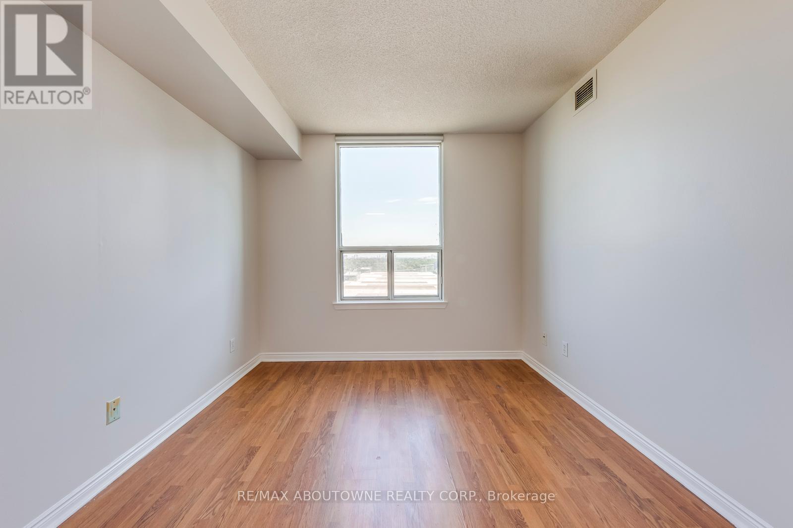 1415 - 135 Hillcrest Avenue, Mississauga, ON - Indoor Photo Showing Other Room