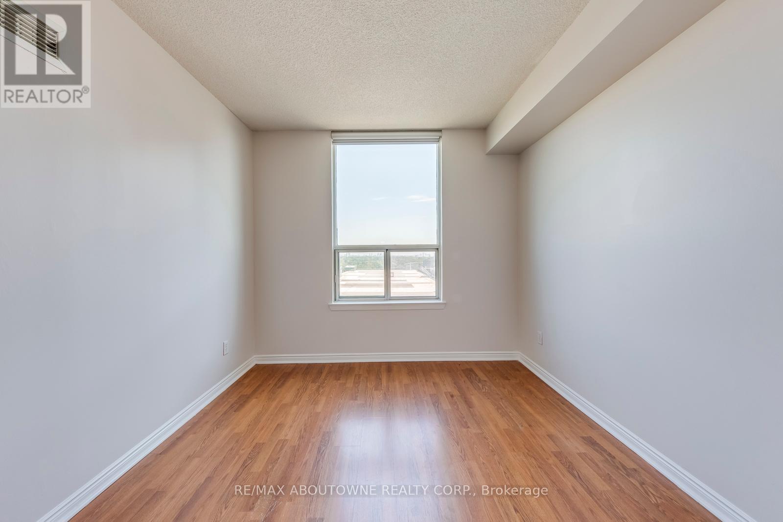 1415 - 135 Hillcrest Avenue, Mississauga, ON - Indoor Photo Showing Other Room